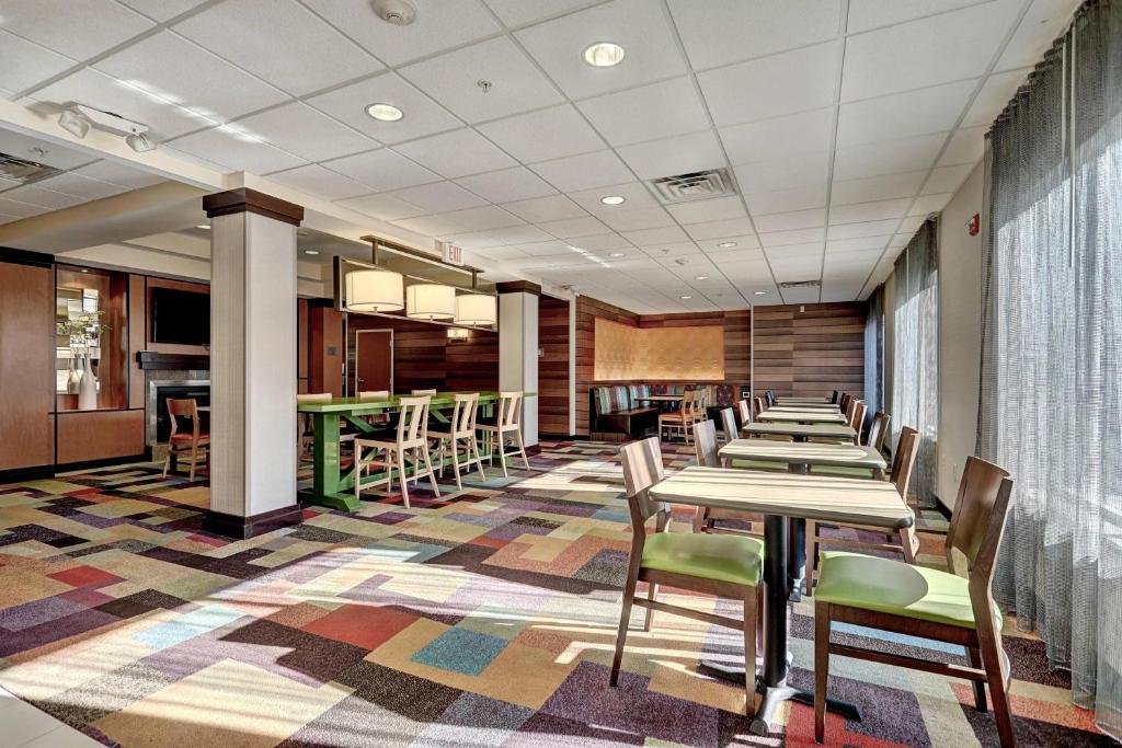 Posezení v ubytování Fairfield Inn & Suites by Marriott Edison - South Plainfield