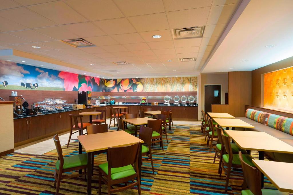 Restaurace v ubytování Fairfield Inn & Suites by Marriott Paramus
