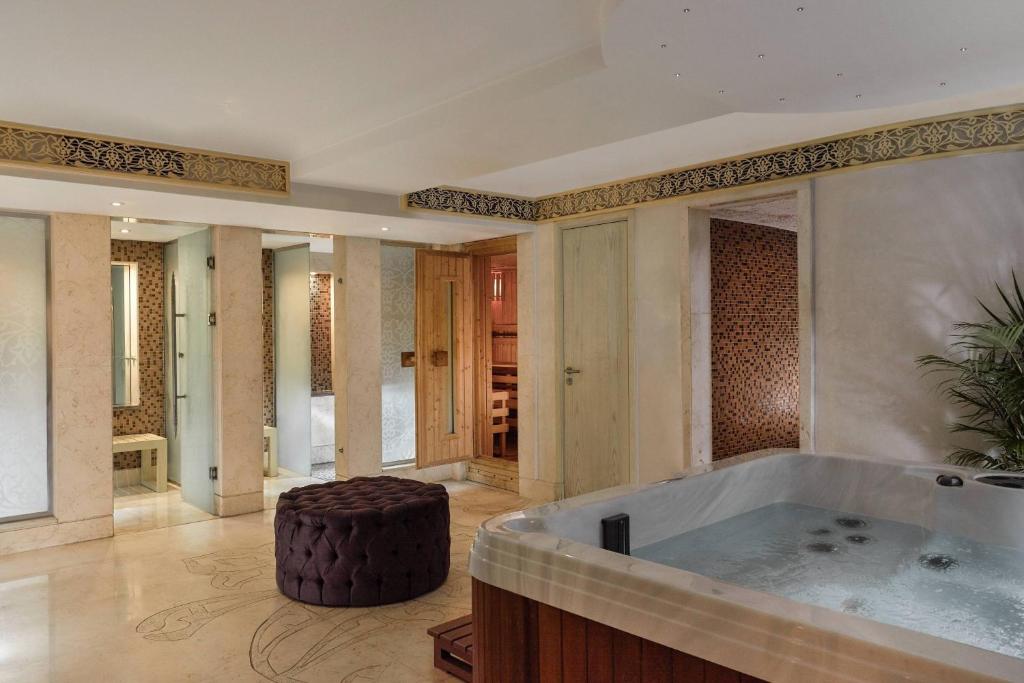 Koupelna v ubytování Cairo Marriott Hotel & Omar Khayyam Casino