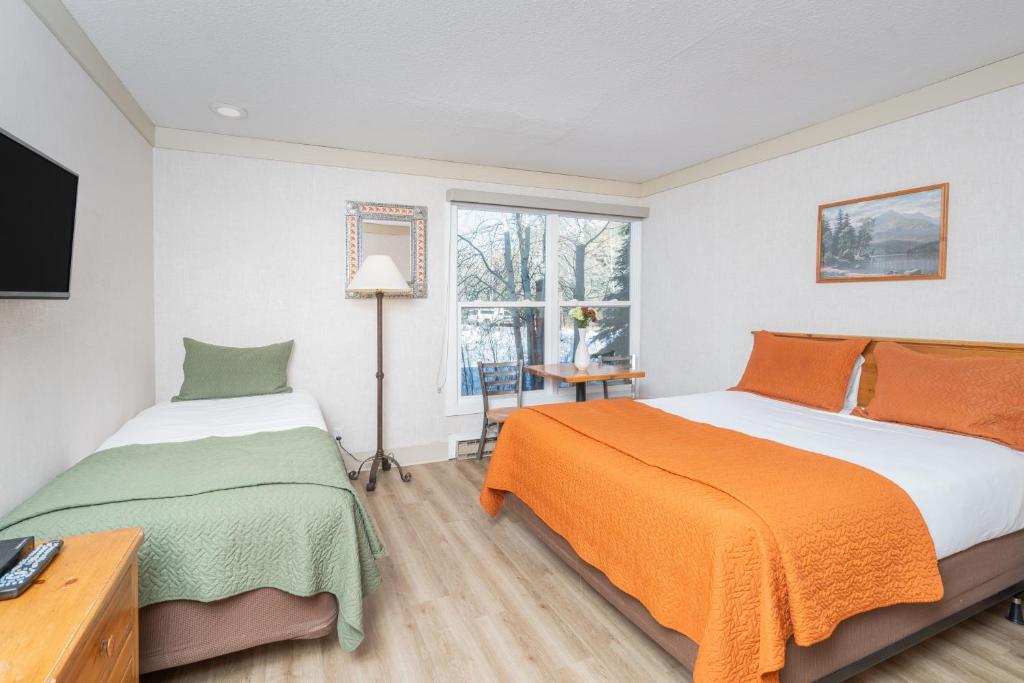 a bedroom with two beds and a window at Mountainside Inn 119 by Alpine Lodging Telluride in Telluride