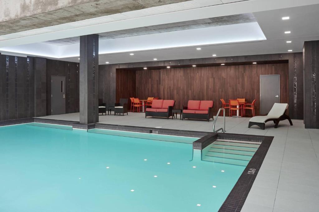 Bazén v ubytování Delta Hotels by Marriott Trois Rivieres Conference Centre nebo v jeho okolí