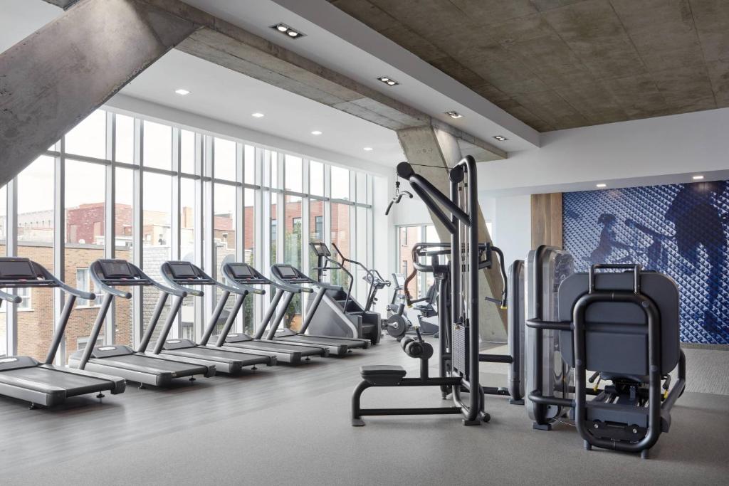 Fitness centrum a/nebo fitness zařízení v ubytování Delta Hotels by Marriott Trois Rivieres Conference Centre