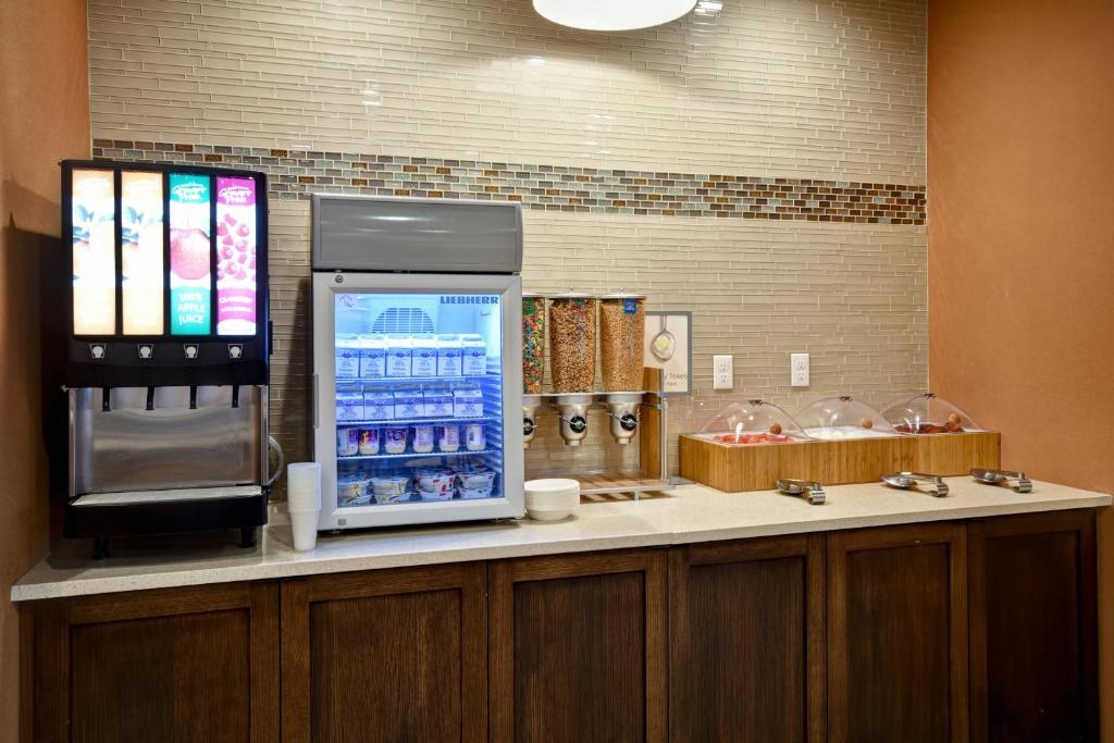 Fairfield Inn & Suites by Marriott Milwaukee North photo