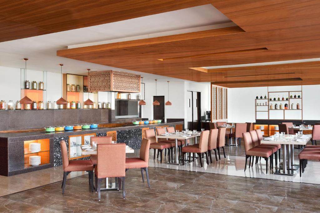 Lounge nebo bar v ubytování Four Points by Sheraton Jaipur, City Square