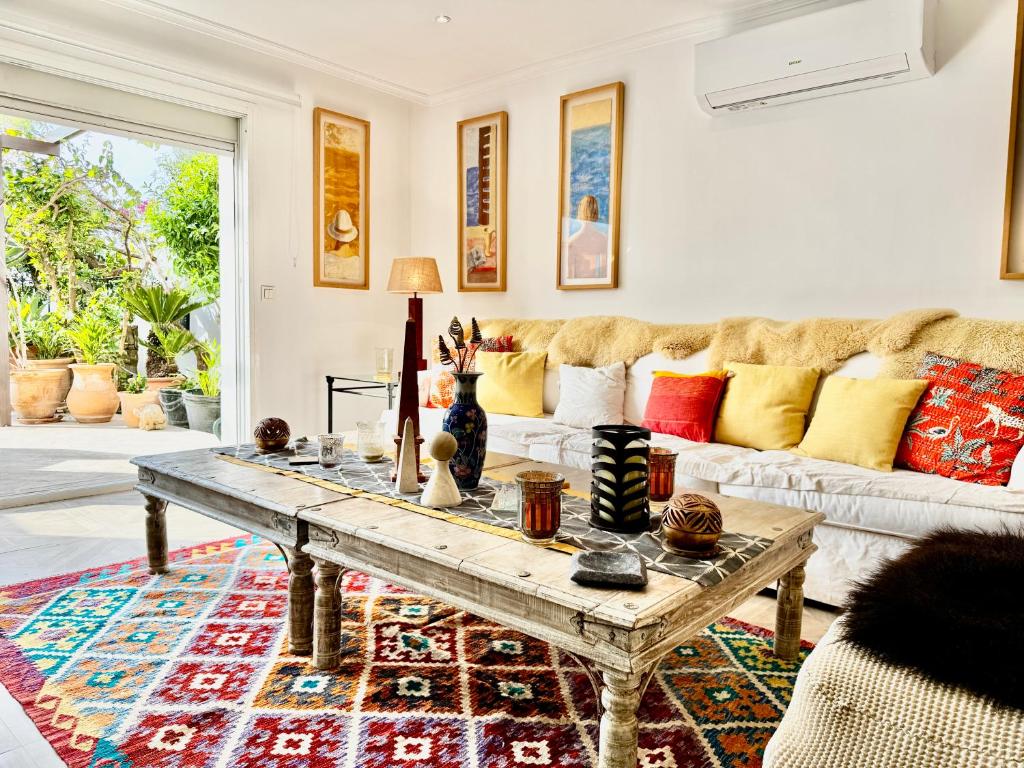 Arco Iris Puente Romano Townhouse within a short walk to Puente Romano luxury complex and the beach promenade - EaW Homes
