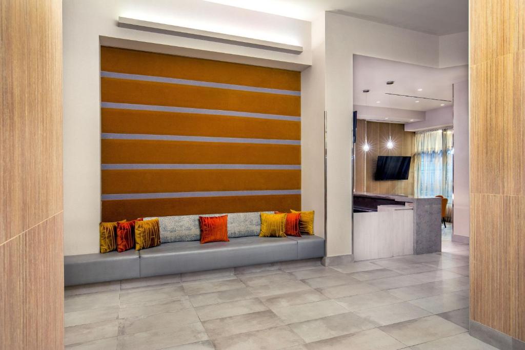 TV a/nebo společenská místnost v ubytování Four Points by Sheraton Midtown - Times Square