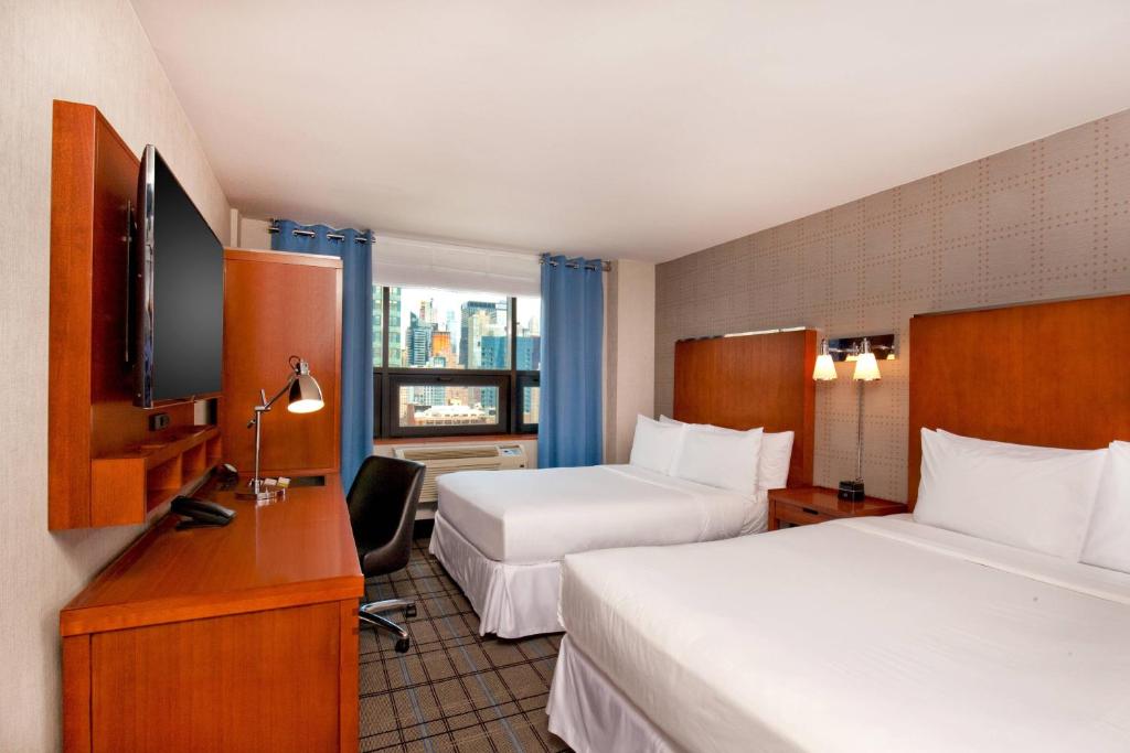 Postel nebo postele na pokoji v ubytování Four Points by Sheraton Midtown - Times Square
