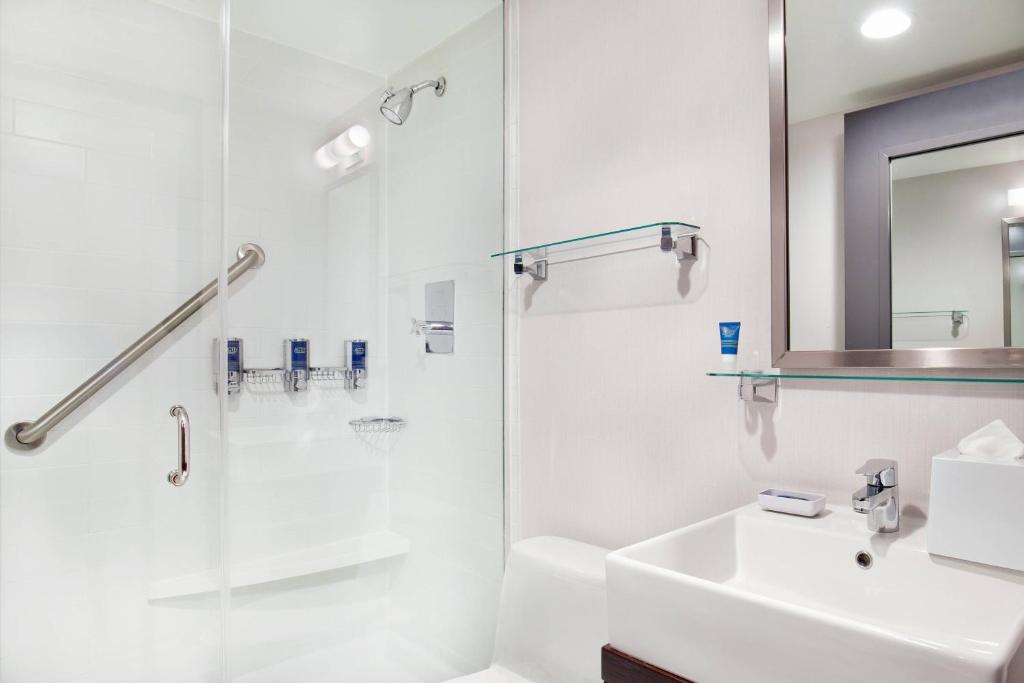Koupelna v ubytování Four Points by Sheraton Midtown - Times Square