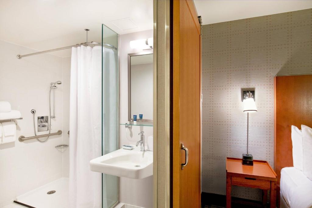 Koupelna v ubytování Four Points by Sheraton Midtown - Times Square