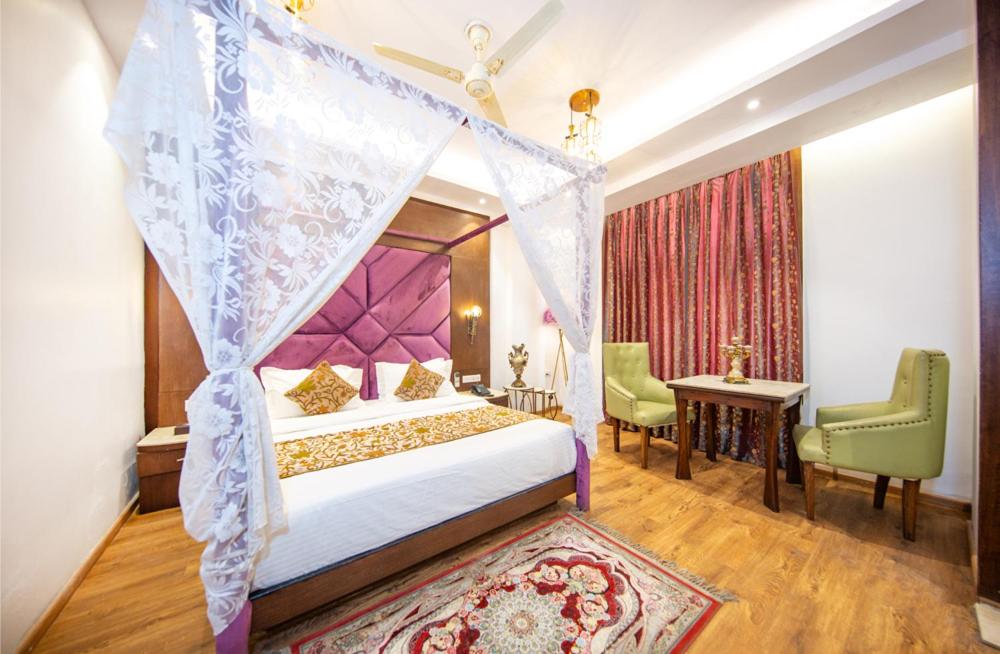 Postel nebo postele na pokoji v ubytování Solar Residency, Srinagar