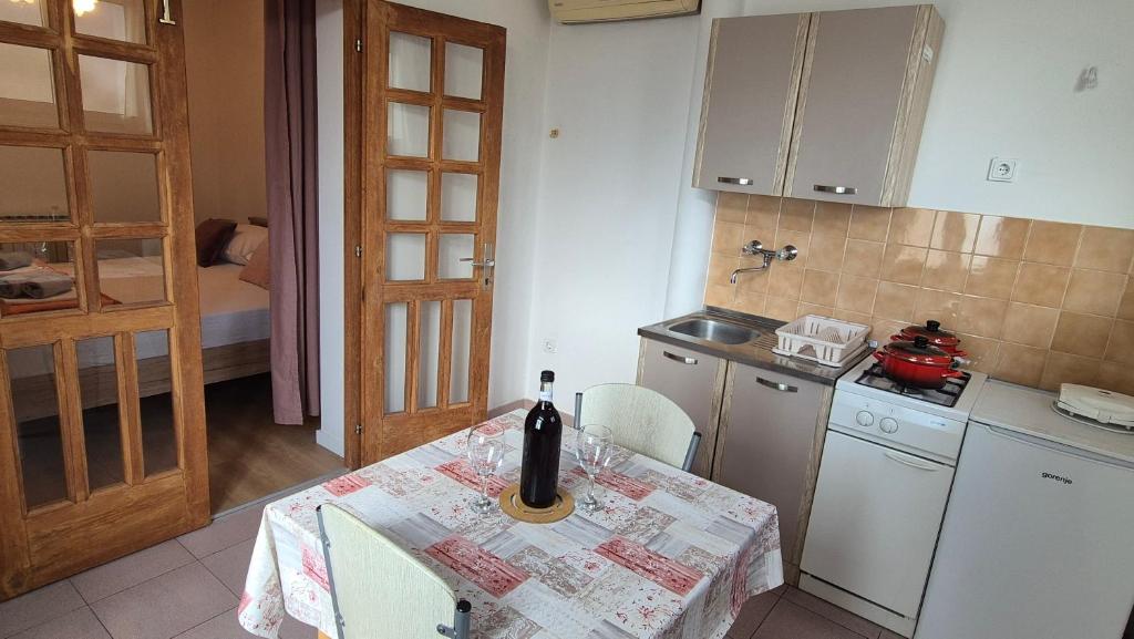 Una cocina o zona de cocina en Apartments Kust