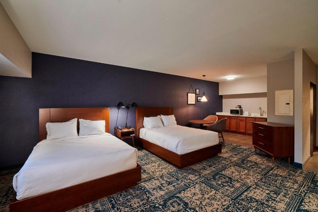 Four Points by Sheraton Cleveland-Eastlake photo