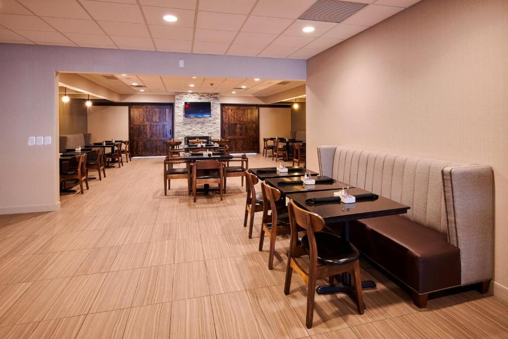 Four Points by Sheraton Cleveland-Eastlake photo