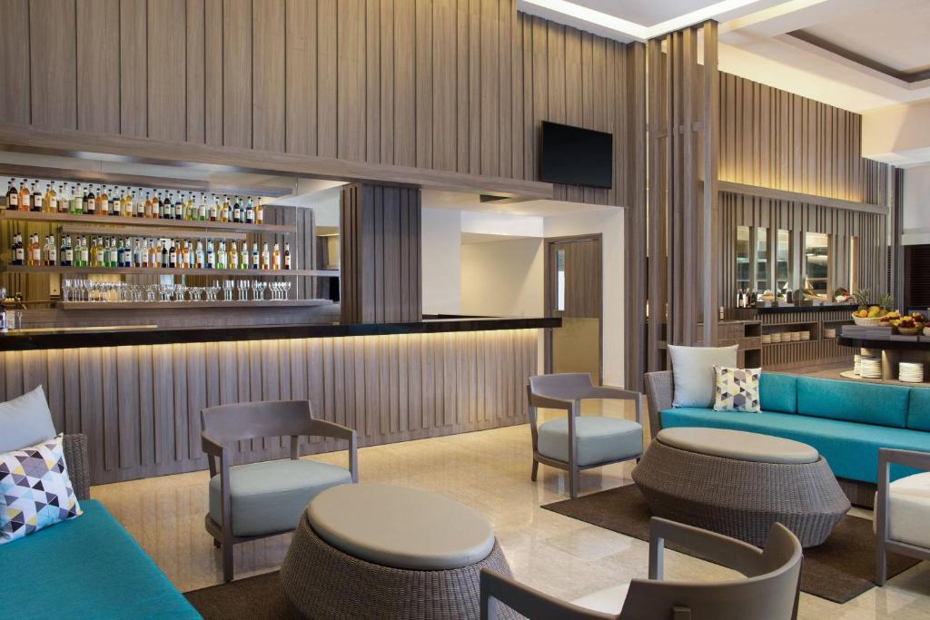 Lounge nebo bar v ubytování Fairfield by Marriott Belitung