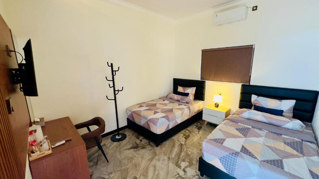 Rúm í herbergi á Camelia Guesthouse Syariah