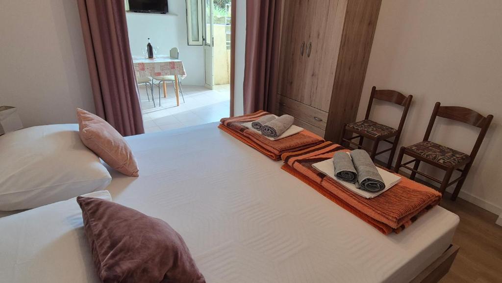 Cama o camas de una habitación en Apartments Kust