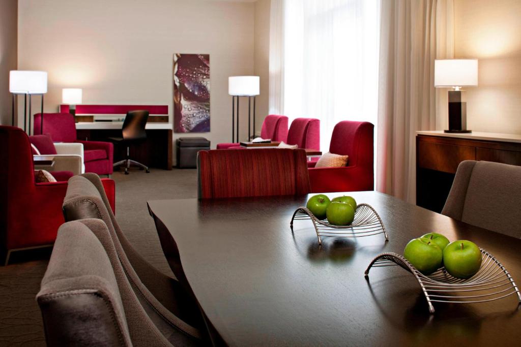 Posezení v ubytování Delta Hotels by Marriott Winnipeg