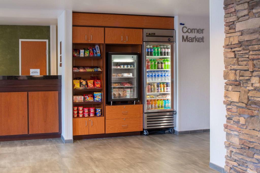 Kuchyň nebo kuchyňský kout v ubytování Fairfield Inn Spokane Downtown