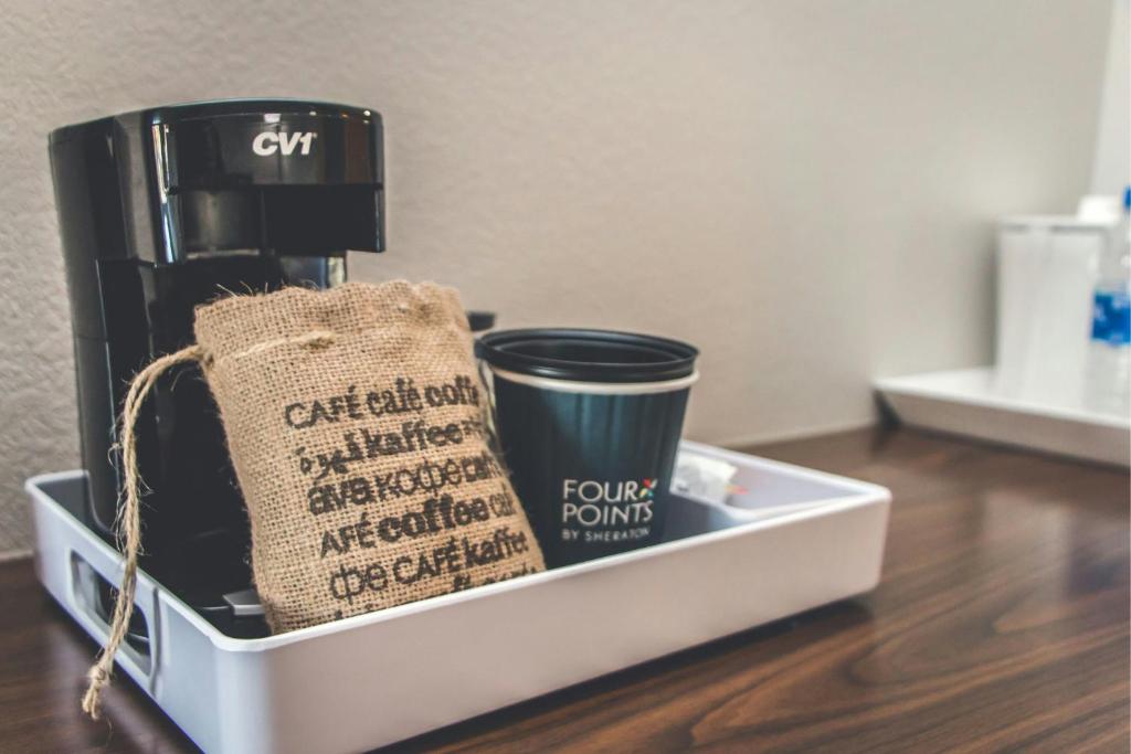 Four Points by Sheraton Allentown Lehigh Valley - 带沙发床和多尼公园的王室 - 听力
