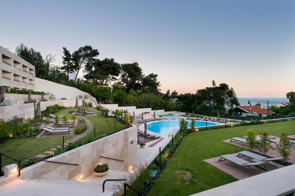 Het zwembad bij of vlak bij Four Points by Sheraton Sesimbra