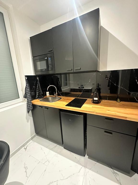 Kuchyň nebo kuchyňský kout v ubytování Suite KING Size SAUNA JACUZZI