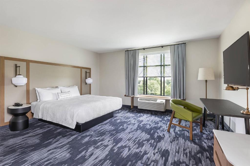 Fairfield Inn & Suites by Marriott Minneapolis North/Blaine - Studio, 1 King, City View