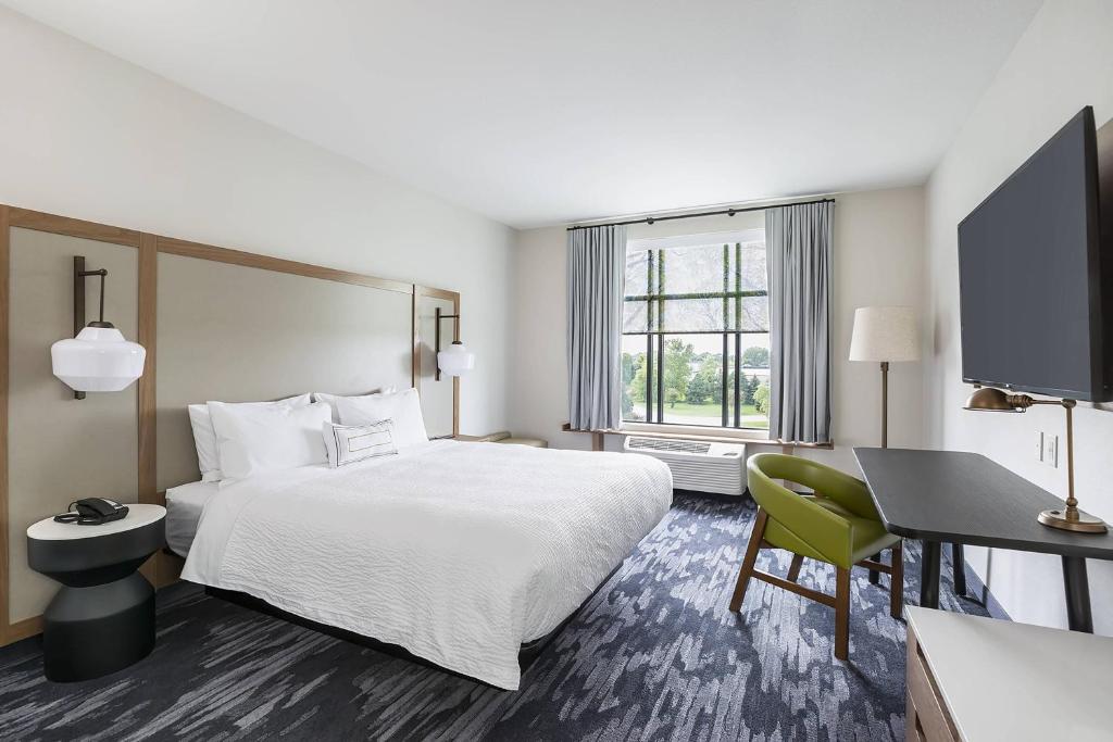 Fairfield Inn & Suites by Marriott Minneapolis North/Blaine - King Room With City View - Audition Accessible