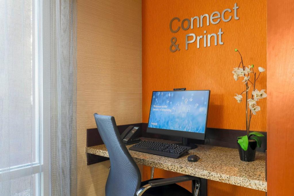 TV a/nebo společenská místnost v ubytování Fairfield Inn & Suites by Marriott Yuma