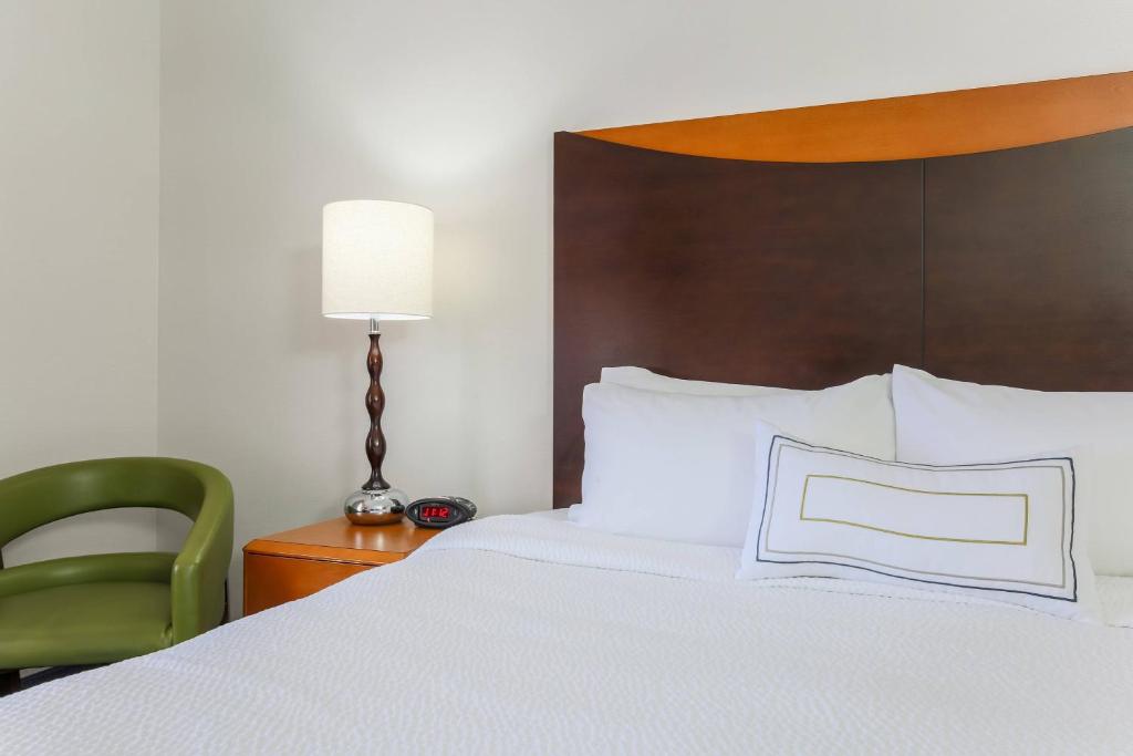 Postel nebo postele na pokoji v ubytování Fairfield Inn & Suites by Marriott Mahwah