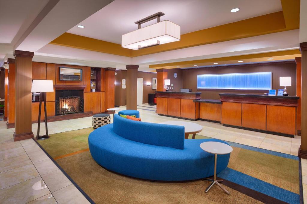 Posezení v ubytování Fairfield Inn & Suites by Marriott Gillette