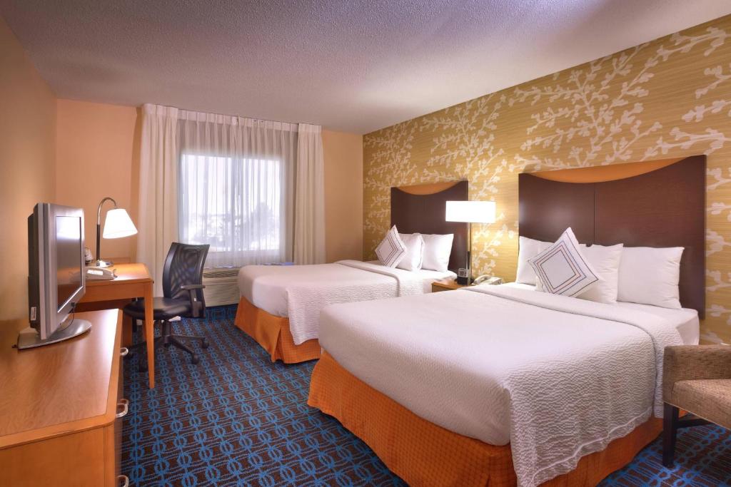 Postel nebo postele na pokoji v ubytování Fairfield Inn & Suites by Marriott Gillette