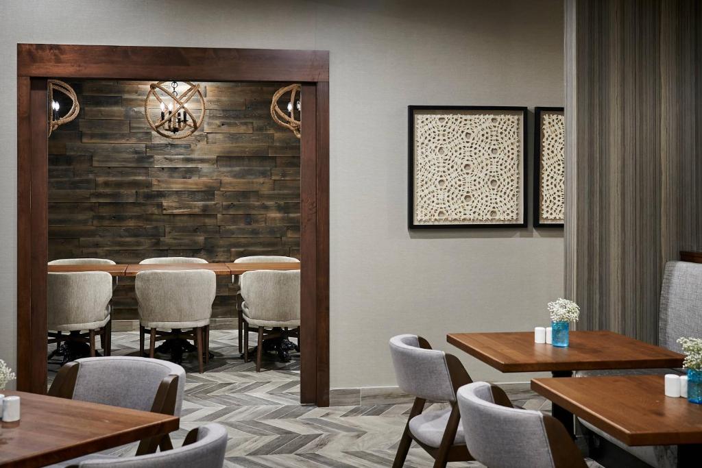 Delta Hotels by Marriott Toronto Mississauga - Resim 39