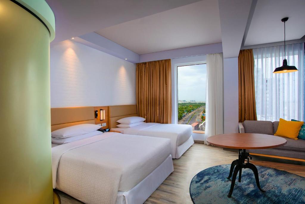 Postel nebo postele na pokoji v ubytování Four Points by Sheraton Chennai OMR