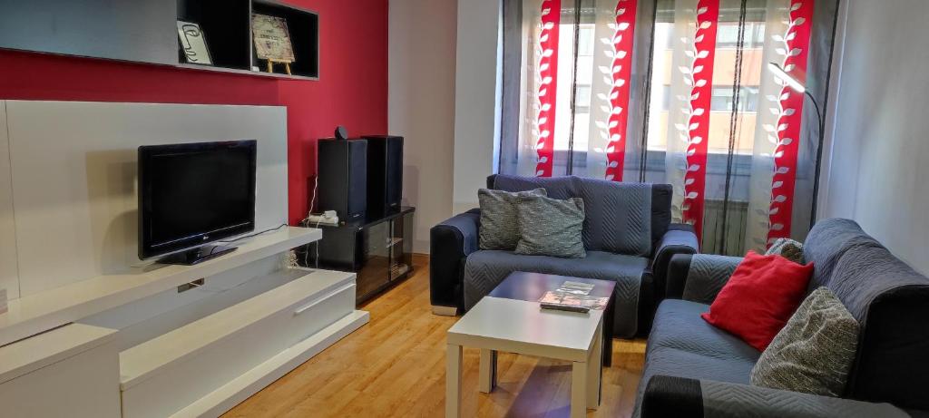 TV a/nebo společenská místnost v ubytování Apartamento Los Lirios Logroño
