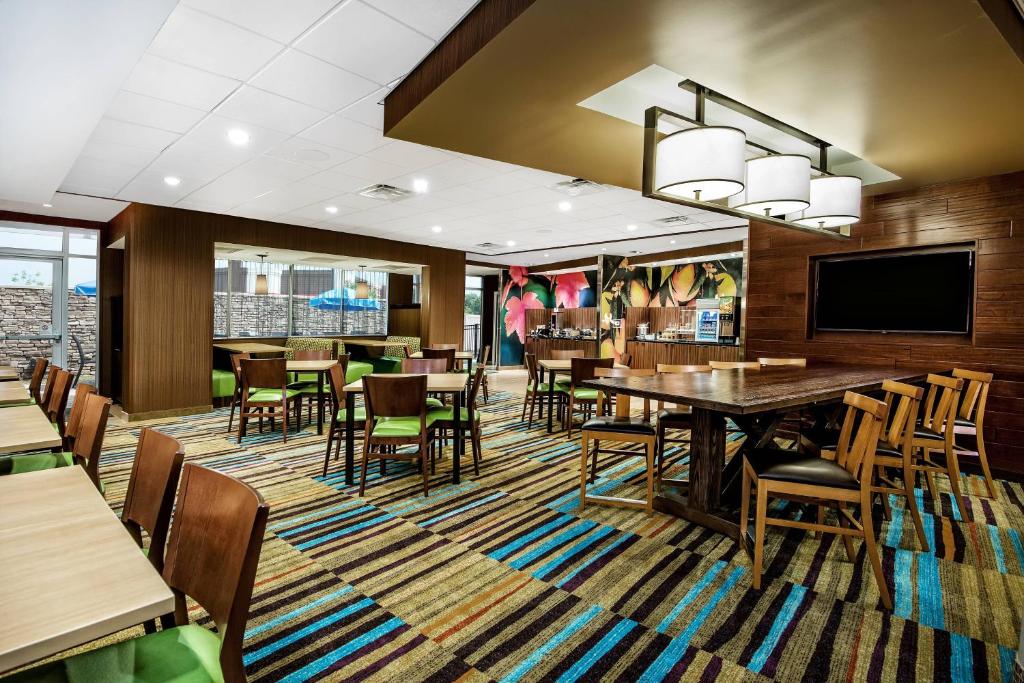 a restaurant with tables and chairs and a flat screen tv at Fairfield Inn & Suites by Marriott Van in Van