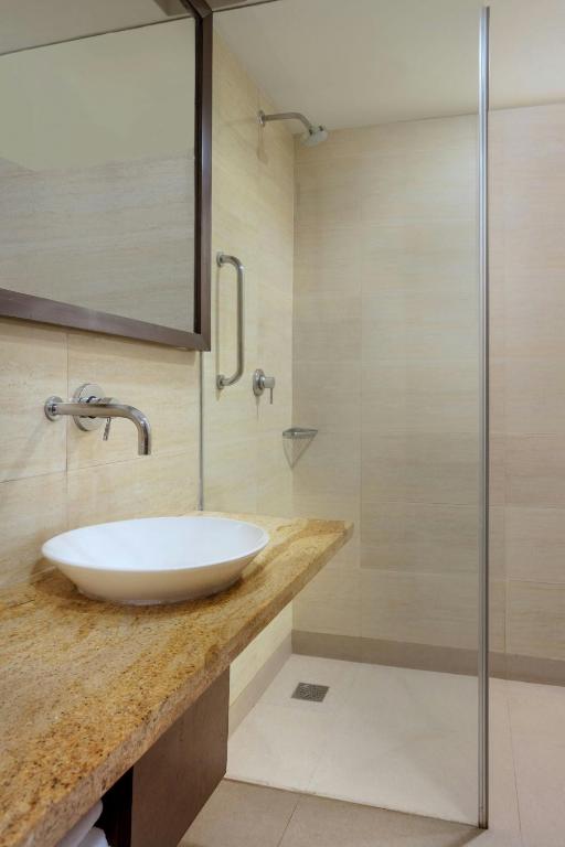 Koupelna v ubytování Four Points by Sheraton New Delhi, Airport Highway
