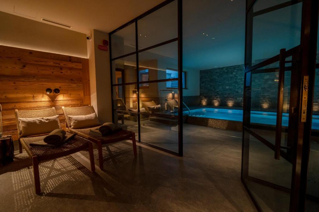 Bazén v ubytovaní Hotel Alù Mountain Design alebo v jeho blízkosti