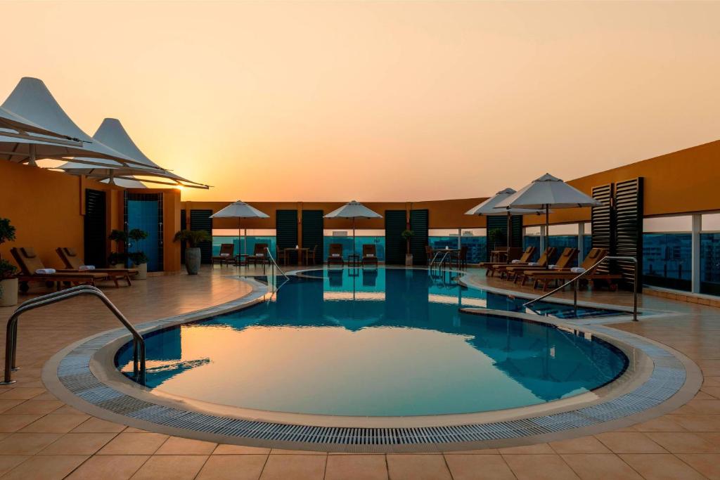 Bazén v ubytování Four Points by Sheraton Bur Dubai nebo v jeho okolí