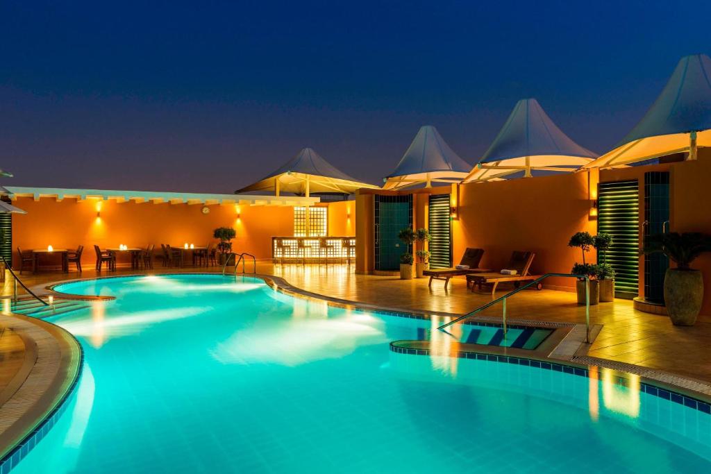 Bazén v ubytování Four Points by Sheraton Bur Dubai nebo v jeho okolí