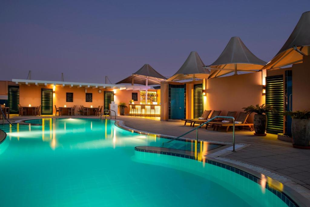 Bazén v ubytování Four Points by Sheraton Bur Dubai nebo v jeho okolí