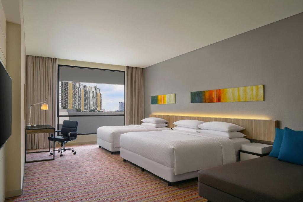 Postel nebo postele na pokoji v ubytování Four Points by Sheraton Puchong