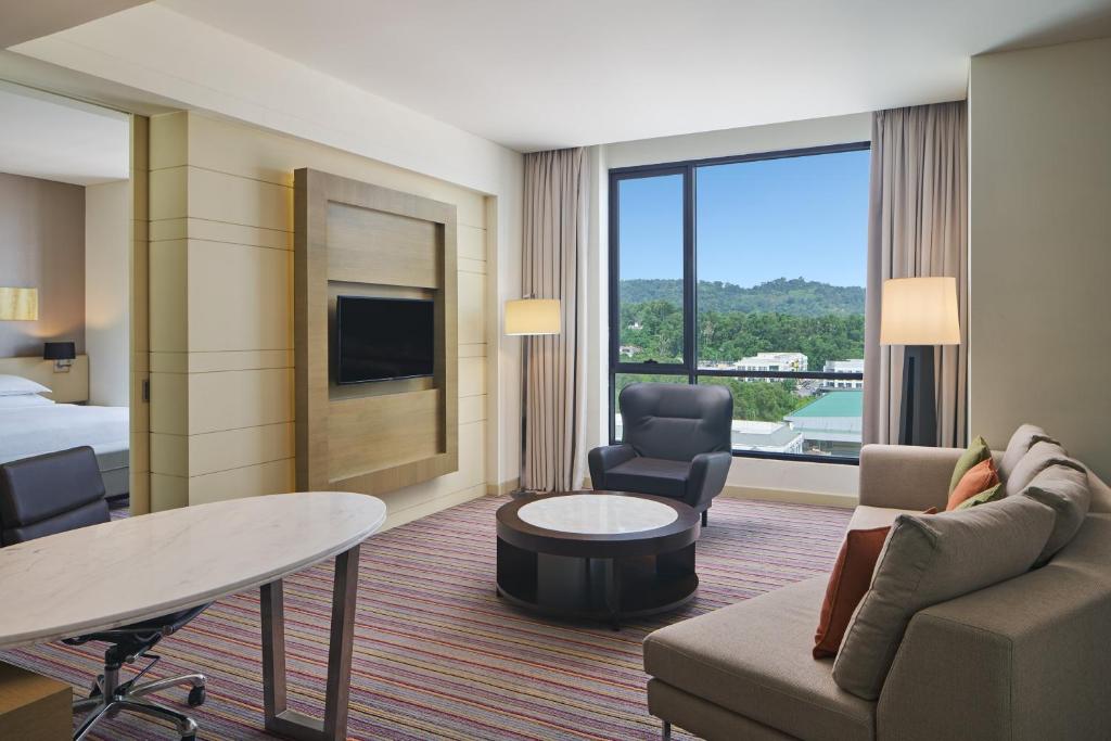 TV a/nebo společenská místnost v ubytování Four Points by Sheraton Puchong