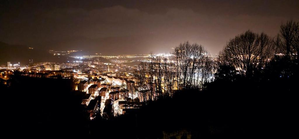 Hotel Artxanda Bilbao, Parking Gratuito en el Exterior Junto al Hotel - Resim 22