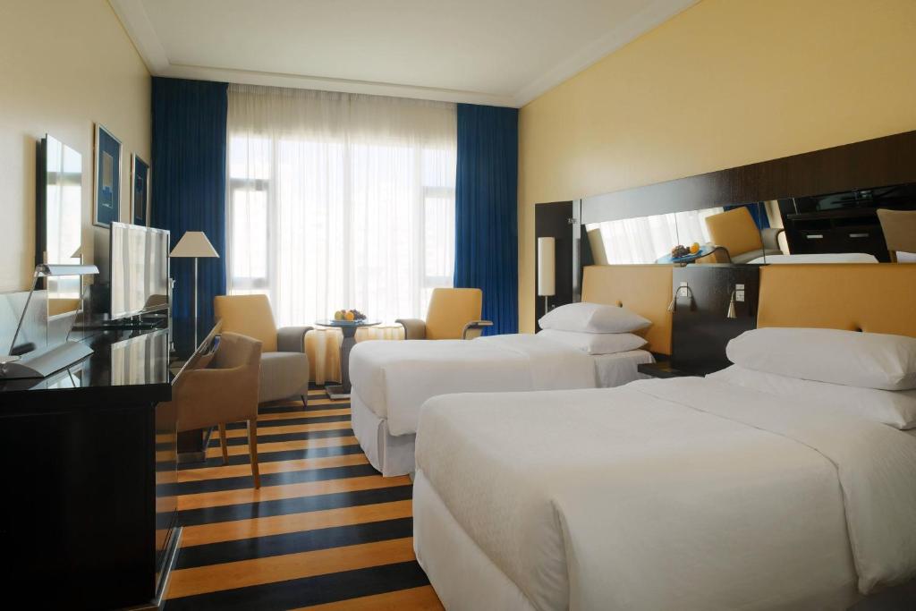 Postel nebo postele na pokoji v ubytování Four Points By Sheraton Le Verdun