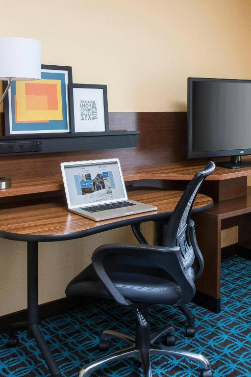 Fairfield Inn & Suites Peru - Larger Deluxe Studio With King Bed And Sofa Bed