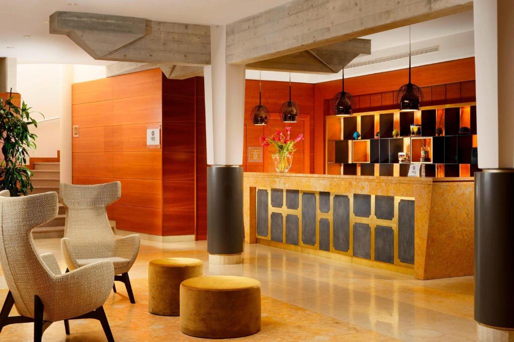 Lounge nebo bar v ubytování Four Points by Sheraton Siena