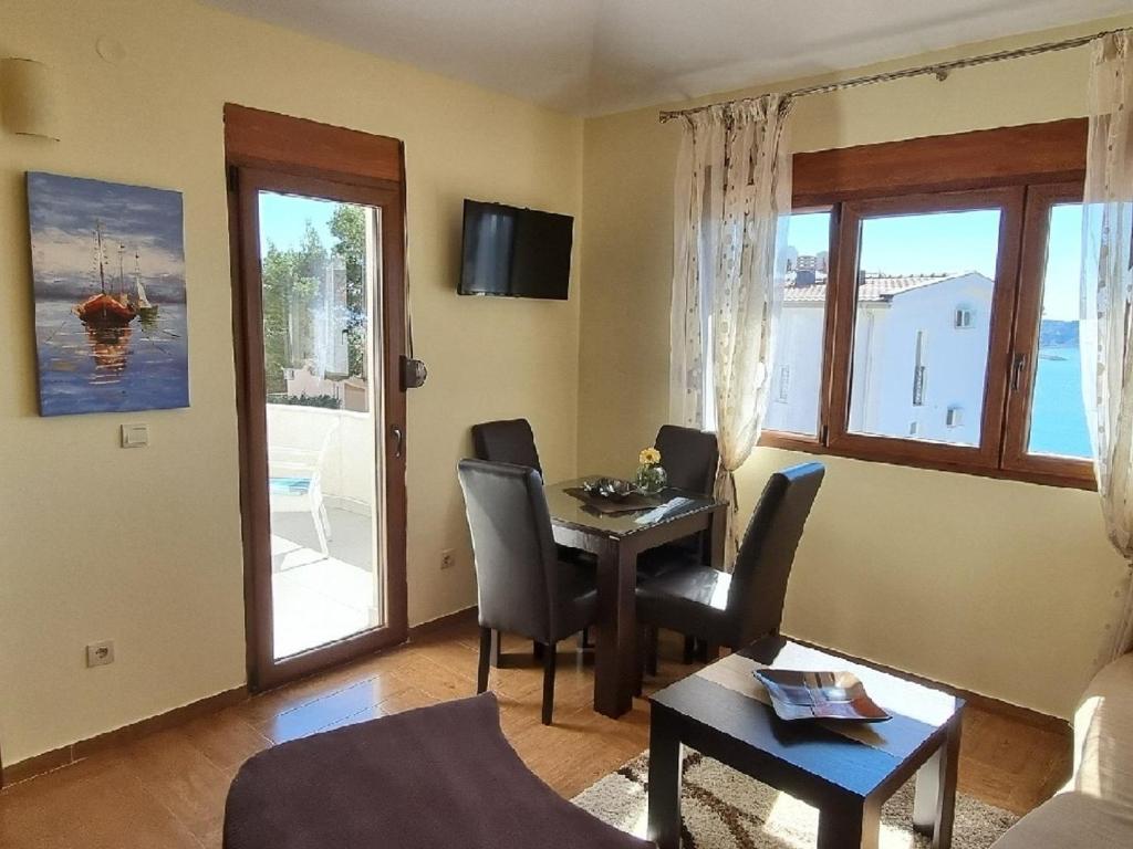 TV a/nebo společenská místnost v ubytování Villa Perla with Sea View
