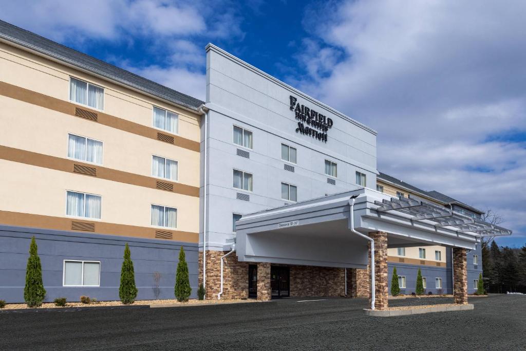 eine Darstellung der Vorderseite eines Hotels in der Unterkunft Fairfield by Marriott Inn & Suites Uncasville Mohegan Sun Area in Uncasville