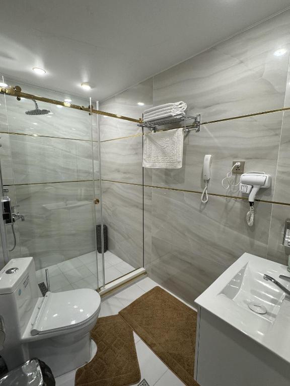 Koupelna v ubytování Aram Hotel
