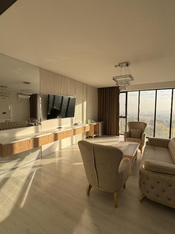 TV a/nebo společenská místnost v ubytování Aram Hotel